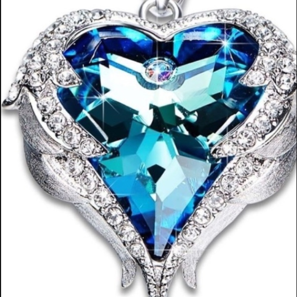 Angel wing crystals necklace